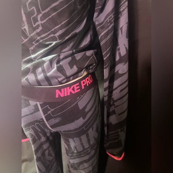Girls size XL Nike Black and Gray Patterned Tracksuit - Picture 5 of 9